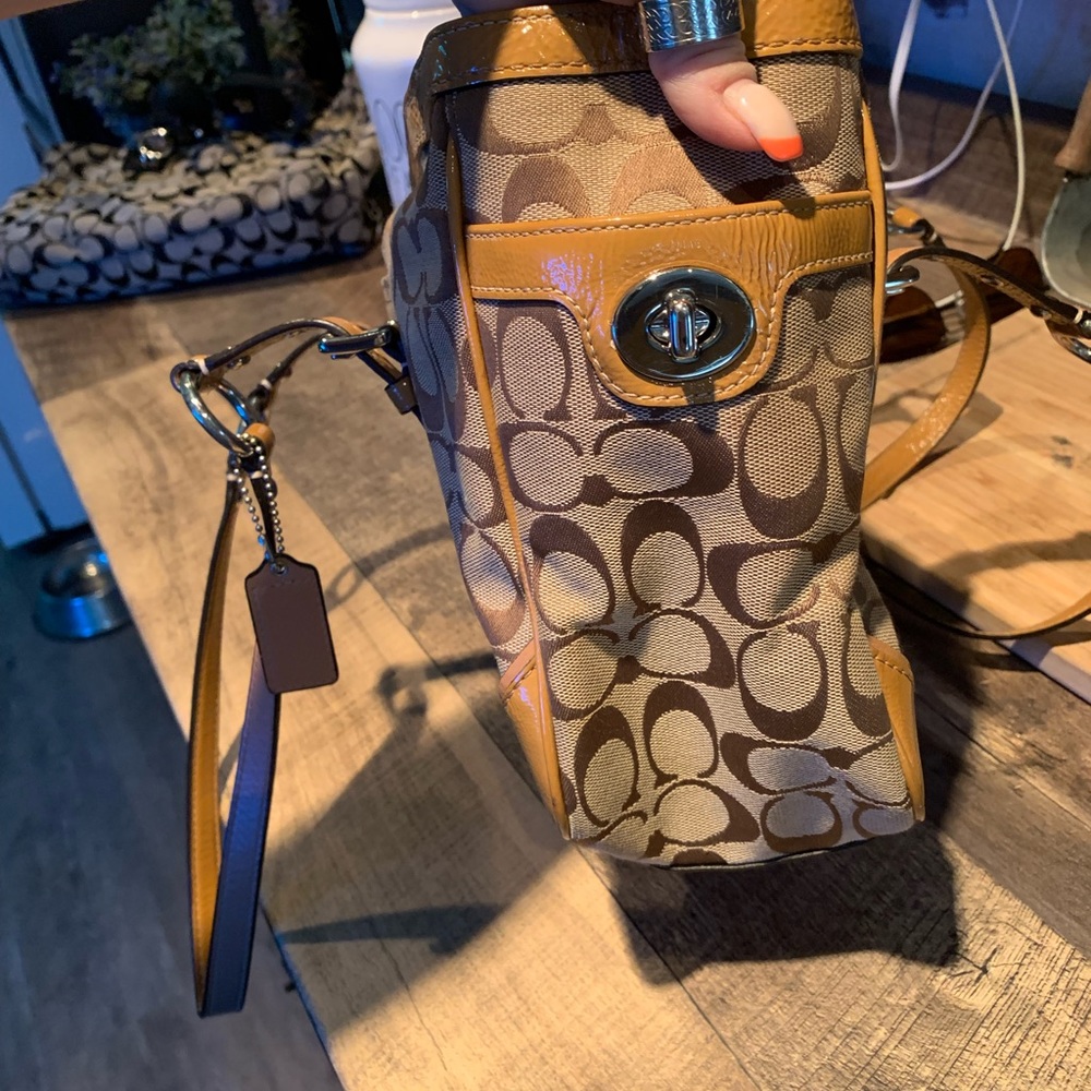 Excellent condition coach bag!!! - Picture 14 of 14